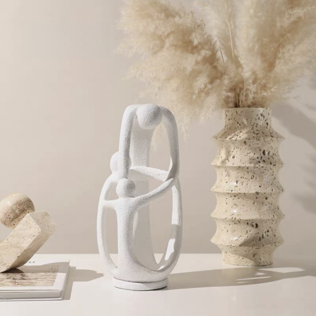 Modern Minimalist Creative Resin Family Hug - Homura Collections