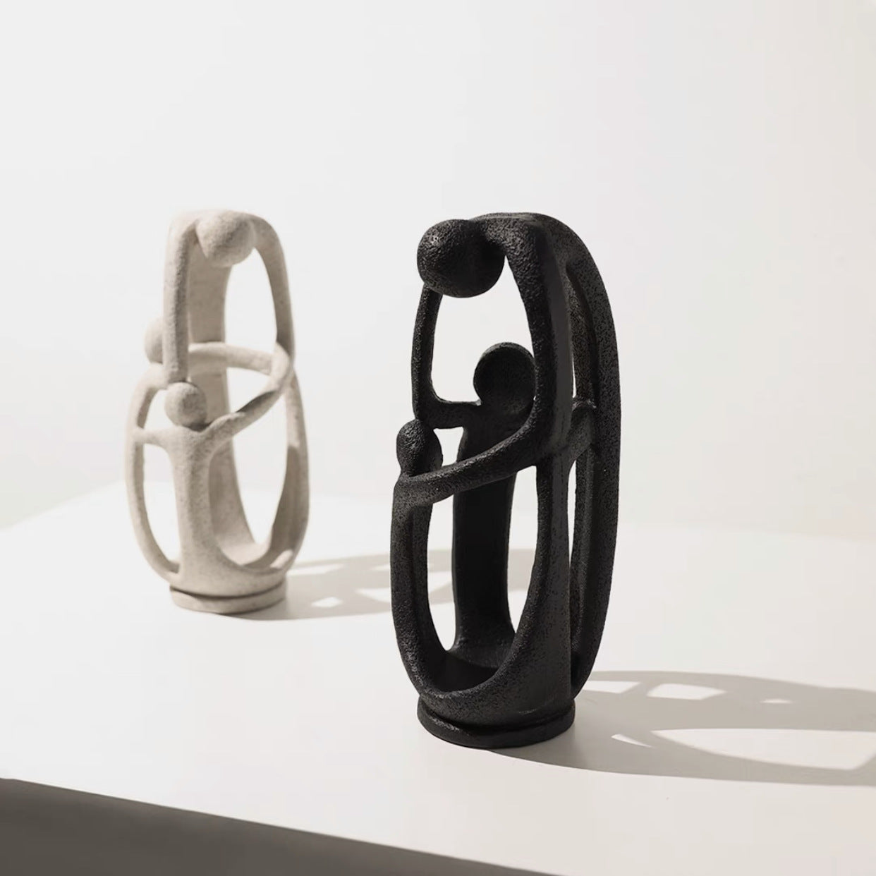 Modern Minimalist Creative Resin Family Hug - Homura Collections